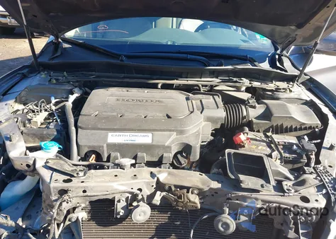 2017 Honda Accord Touring V6 z USA, uszkodzony, nr VIN 1HGCR3F93HA012533